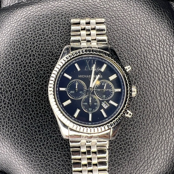 Michael Kors Watch - Picture 5 of 7